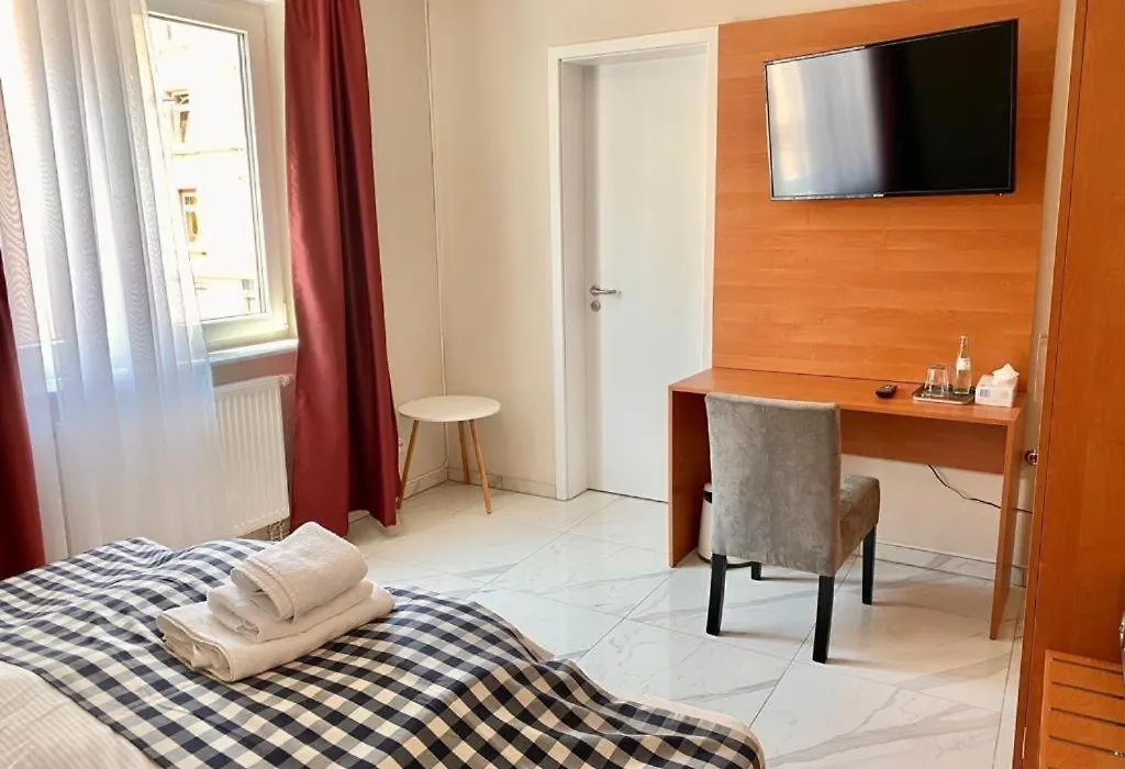 Hotel Emiliana Am Bahnhof-1