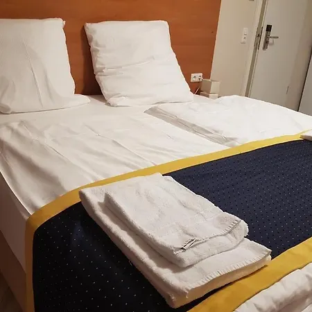 Hotel Emiliana Am Bahnhof-2